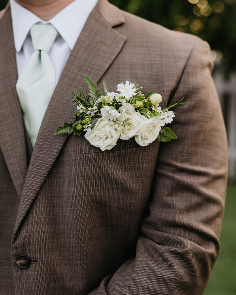 groom's suit