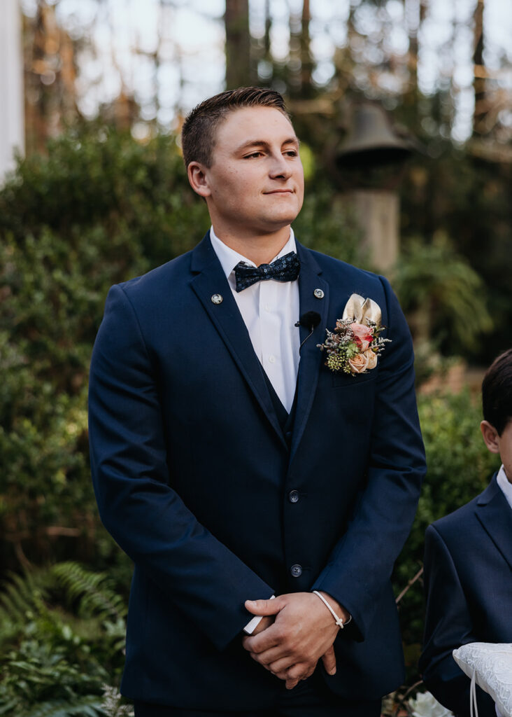 groom's reaction to seeing the bride walk down the aisle