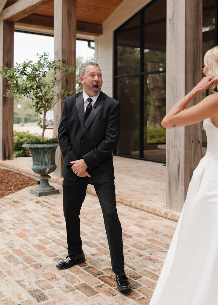 bride's father sees the bride 