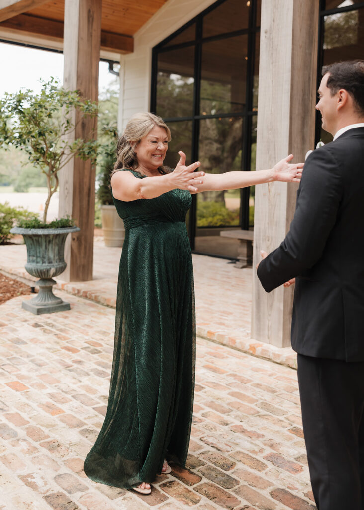 first look between groom and his mother