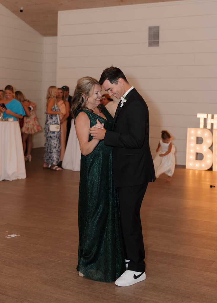 groom and mother dance