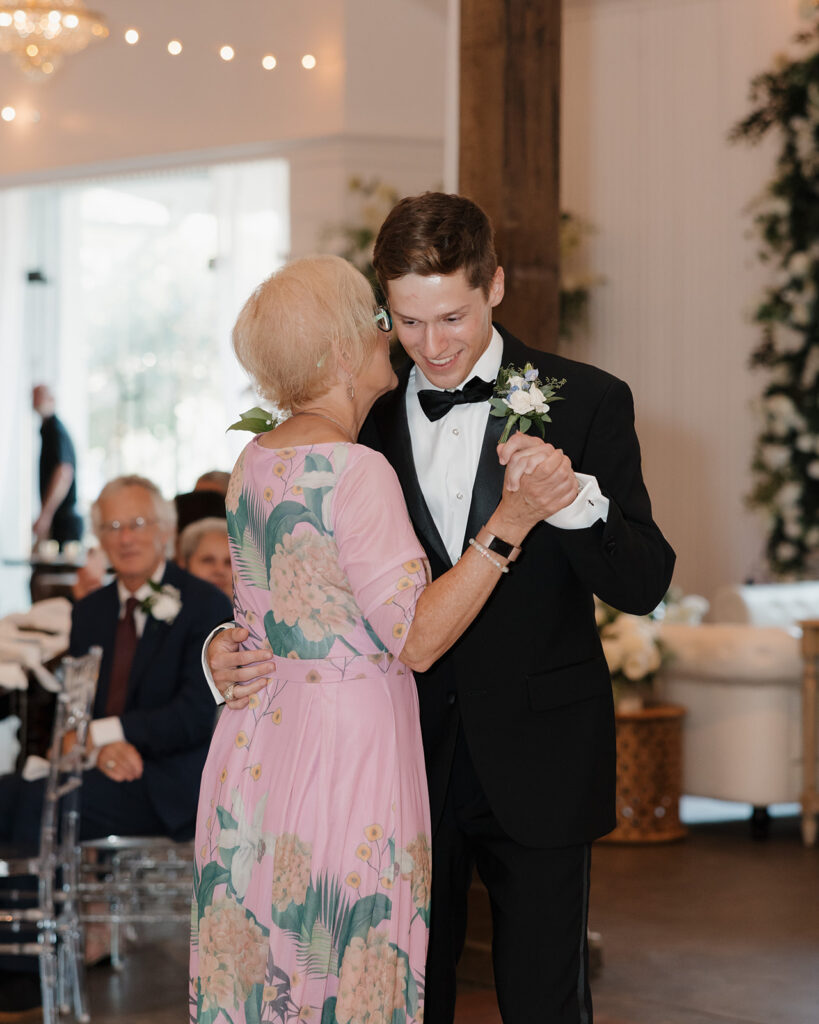 groom and mother dance