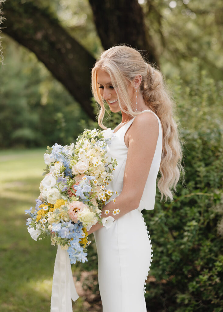 bride holds her bouquet