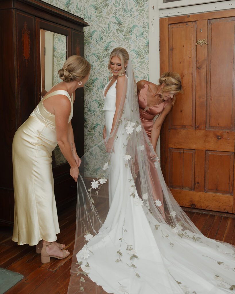 bride and family get ready for the wedding day