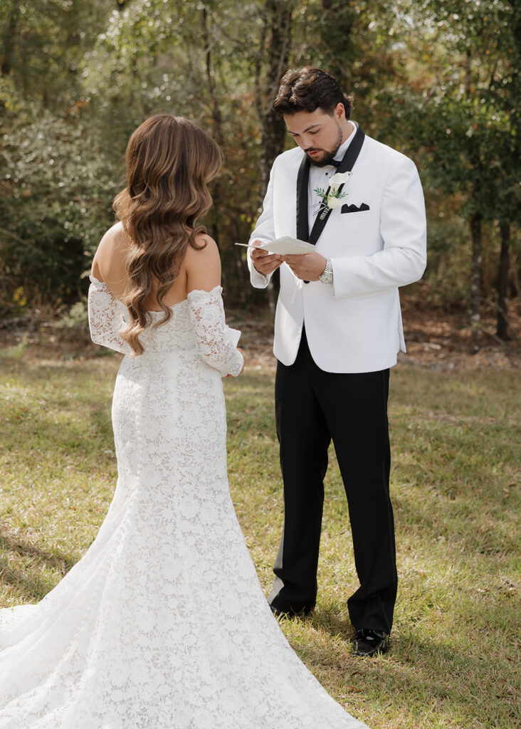 groom and bride read vows