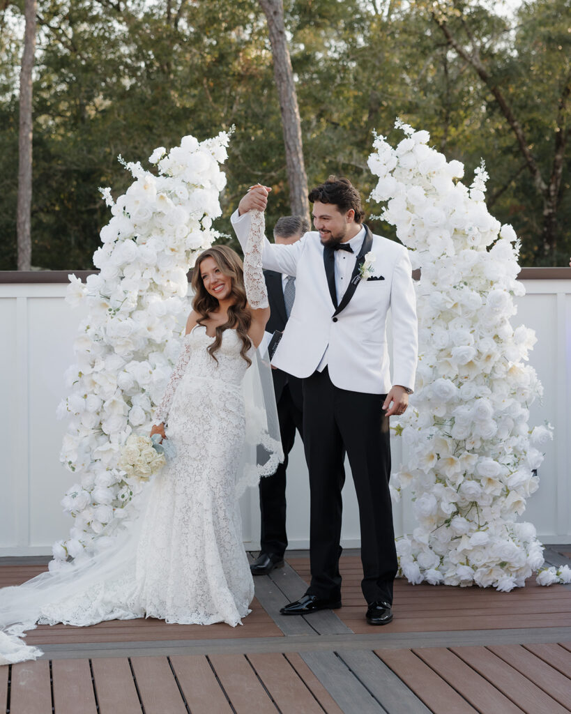 bride and groom cheer