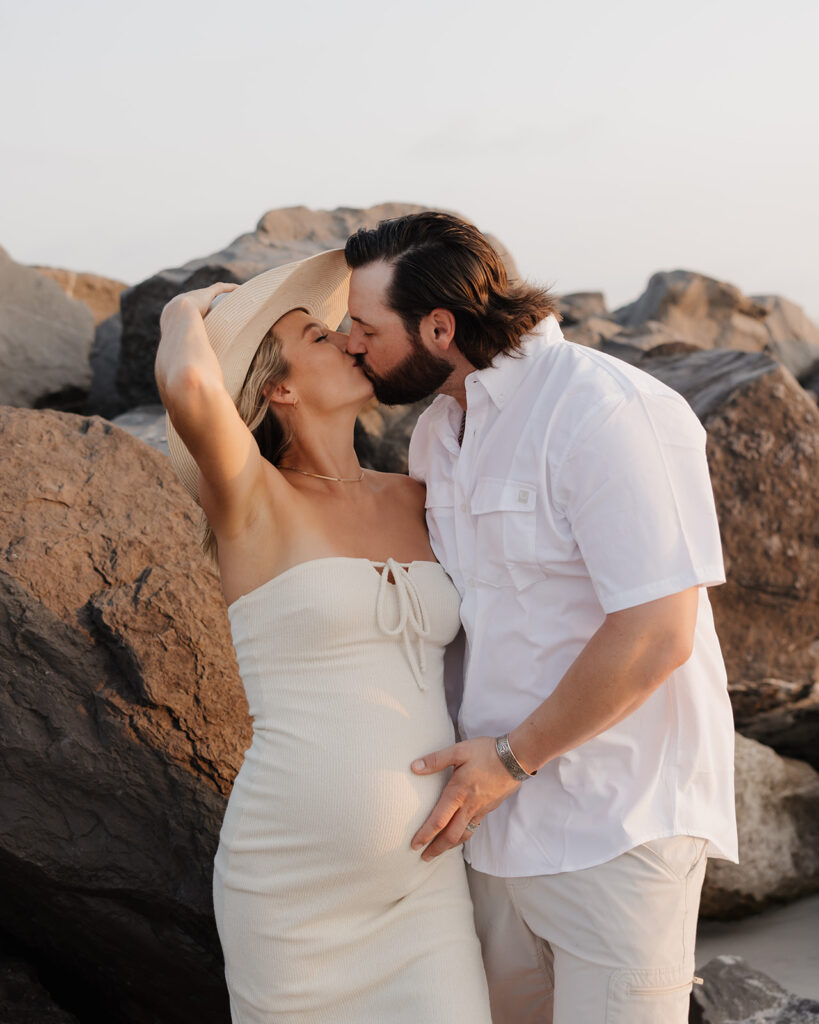 man and woman kiss in Destin FL