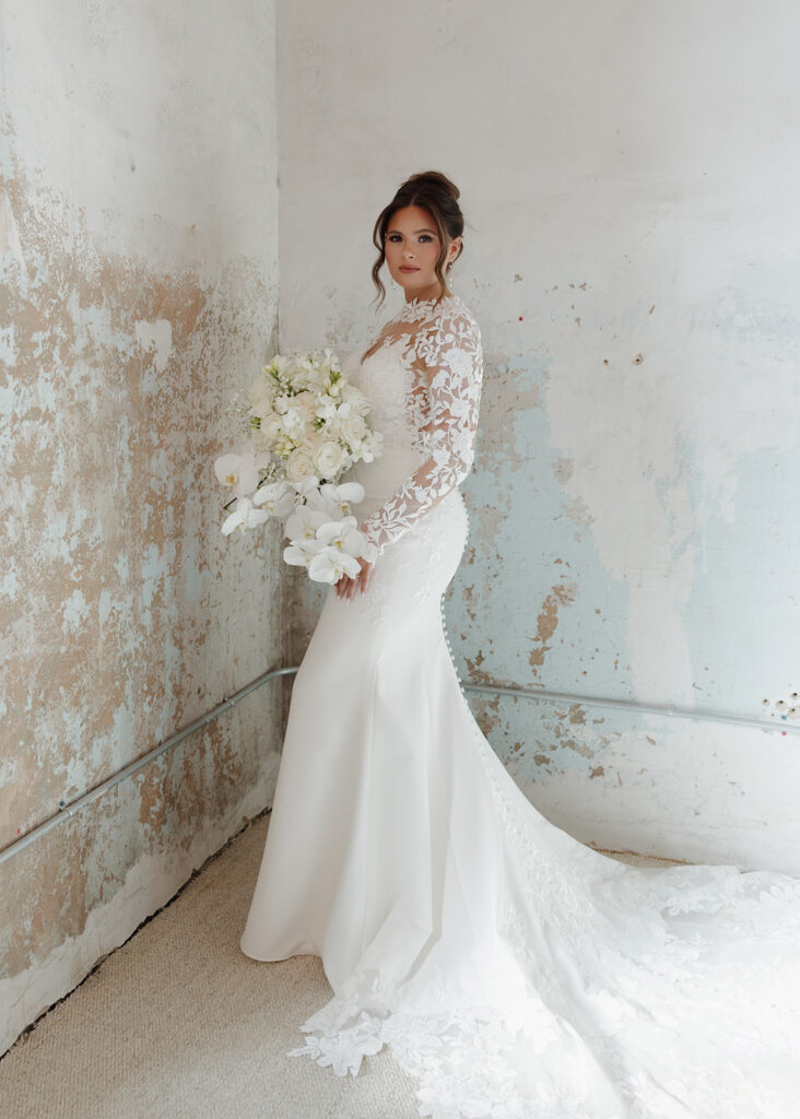 bride holds a bouquet of flowers