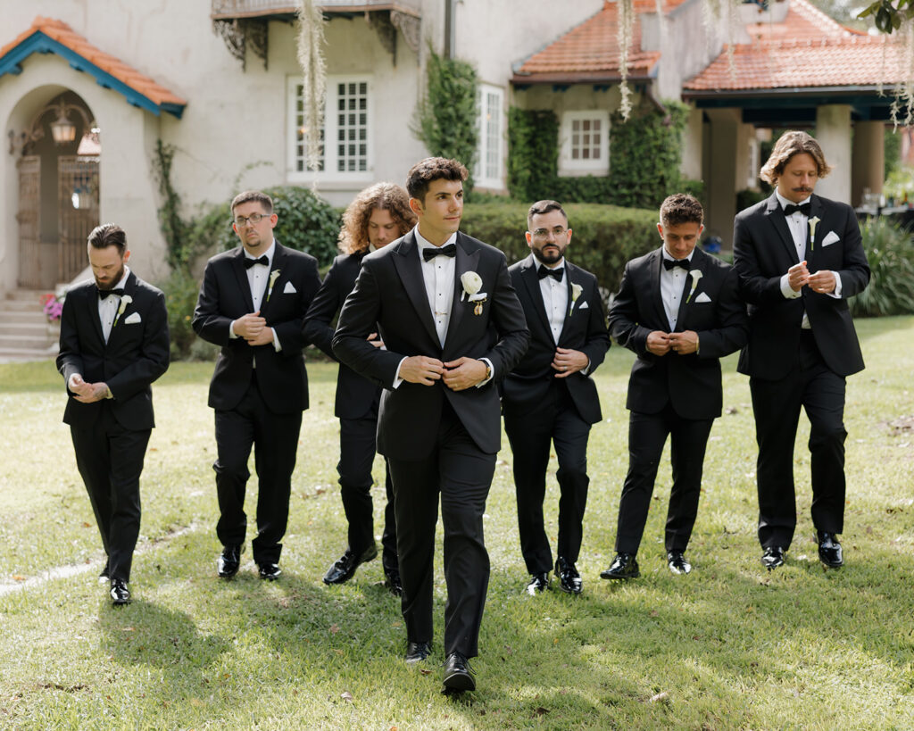 groom and groomsmen poses