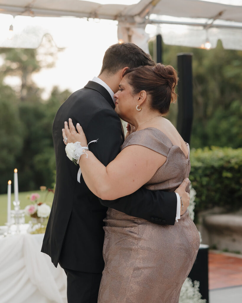 groom and mom dance